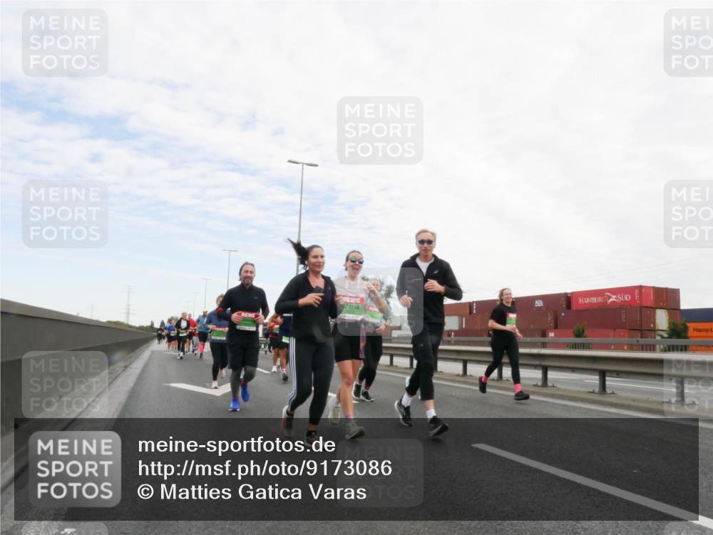 03.10.2025 - Köhlbrandbrückenlauf Matties Gatica Varas http://msf.ph/oto/9173086 03.10.2025 15:23:51 Position 3  meine-sportfotos.de