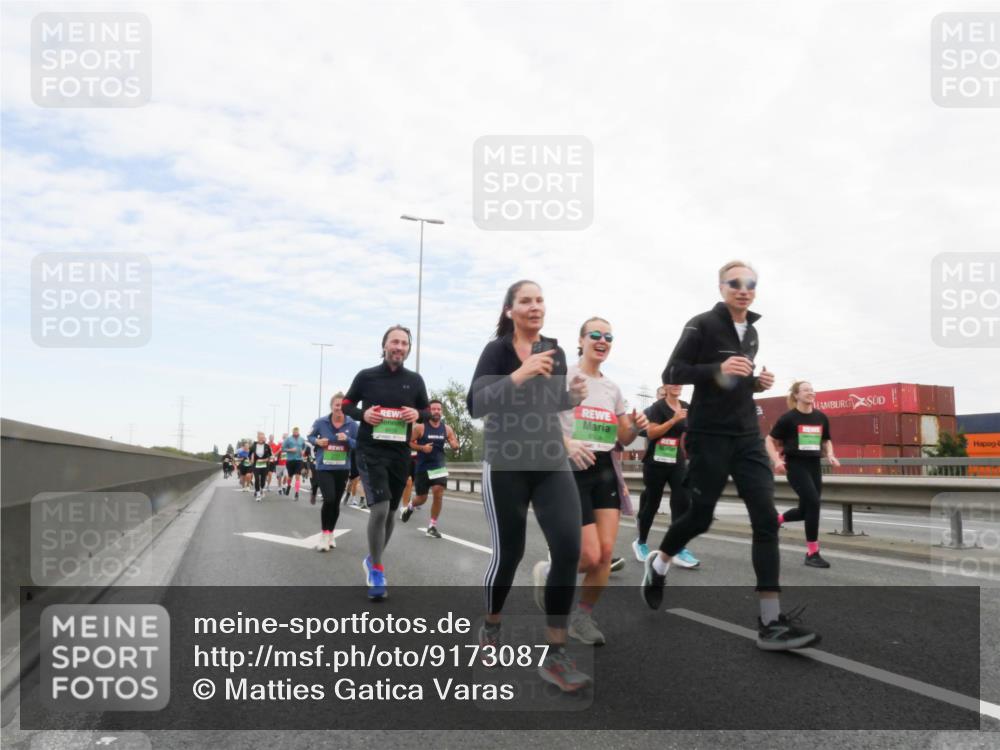 03.10.2025 - Köhlbrandbrückenlauf Matties Gatica Varas http://msf.ph/oto/9173087 03.10.2025 15:23:51 Position 3  meine-sportfotos.de
