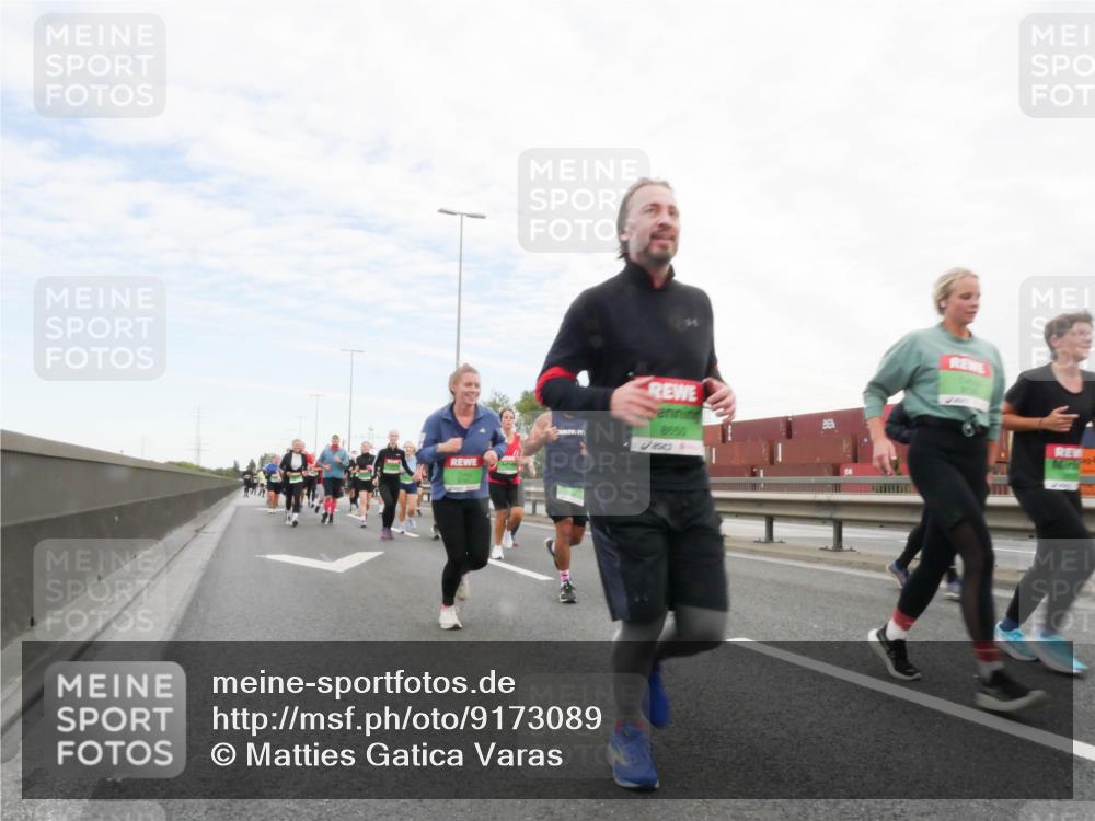 03.10.2025 - Köhlbrandbrückenlauf Matties Gatica Varas http://msf.ph/oto/9173089 03.10.2025 15:23:52 Position 3 8850 meine-sportfotos.de