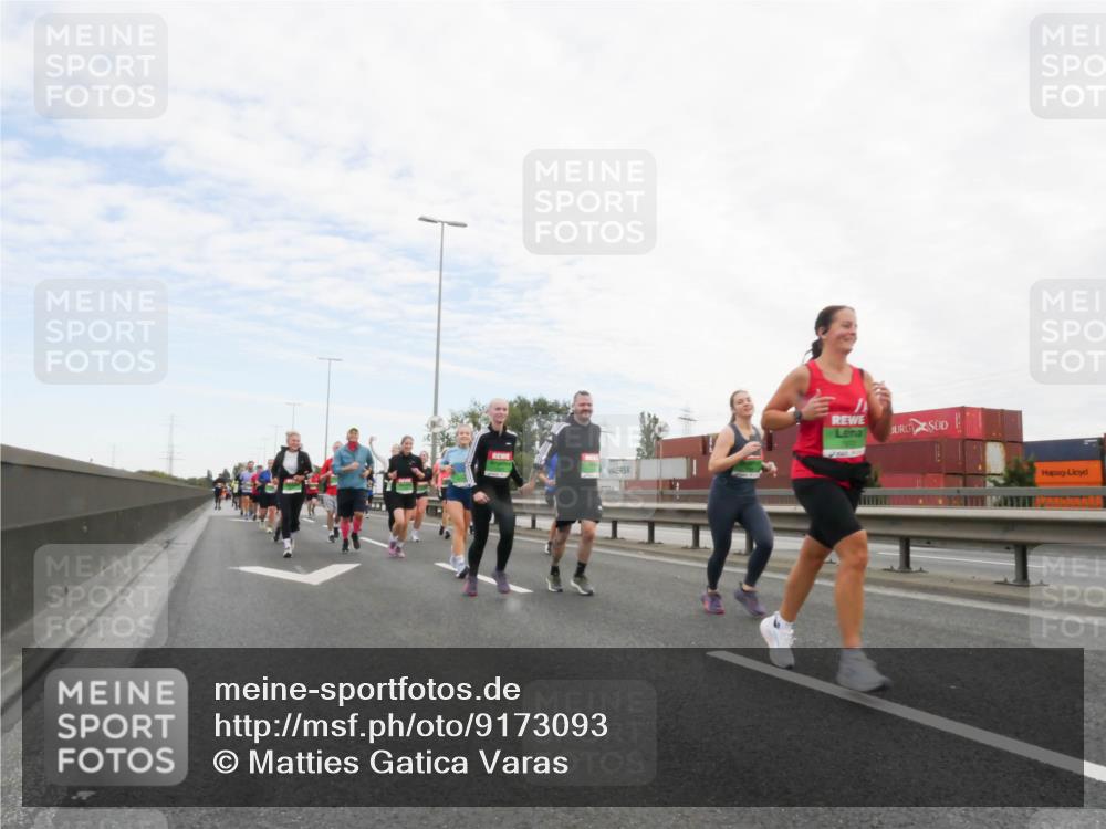03.10.2025 - Köhlbrandbrückenlauf Matties Gatica Varas http://msf.ph/oto/9173093 03.10.2025 15:23:54 Position 3  meine-sportfotos.de
