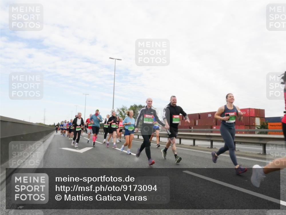 03.10.2025 - Köhlbrandbrückenlauf Matties Gatica Varas http://msf.ph/oto/9173094 03.10.2025 15:23:54 Position 3  meine-sportfotos.de