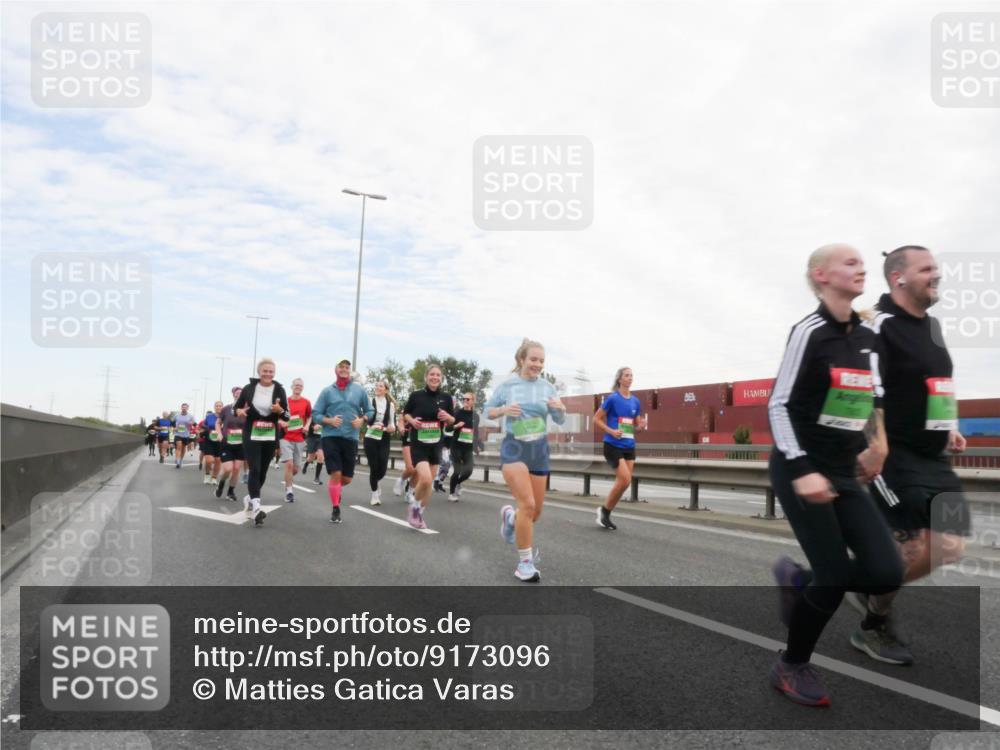 03.10.2025 - Köhlbrandbrückenlauf Matties Gatica Varas http://msf.ph/oto/9173096 03.10.2025 15:23:55 Position 3  meine-sportfotos.de