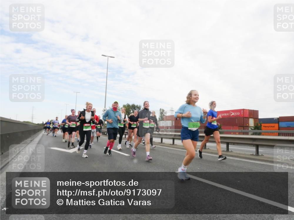 03.10.2025 - Köhlbrandbrückenlauf Matties Gatica Varas http://msf.ph/oto/9173097 03.10.2025 15:23:56 Position 3  meine-sportfotos.de