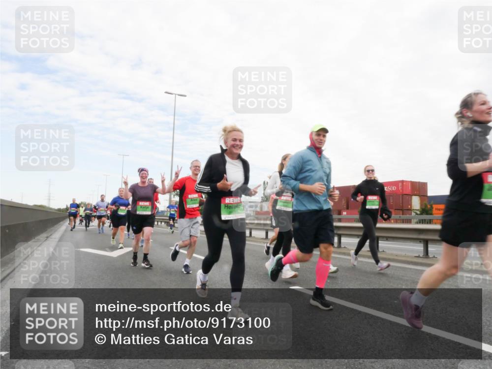 03.10.2025 - Köhlbrandbrückenlauf Matties Gatica Varas http://msf.ph/oto/9173100 03.10.2025 15:23:57 Position 3  meine-sportfotos.de