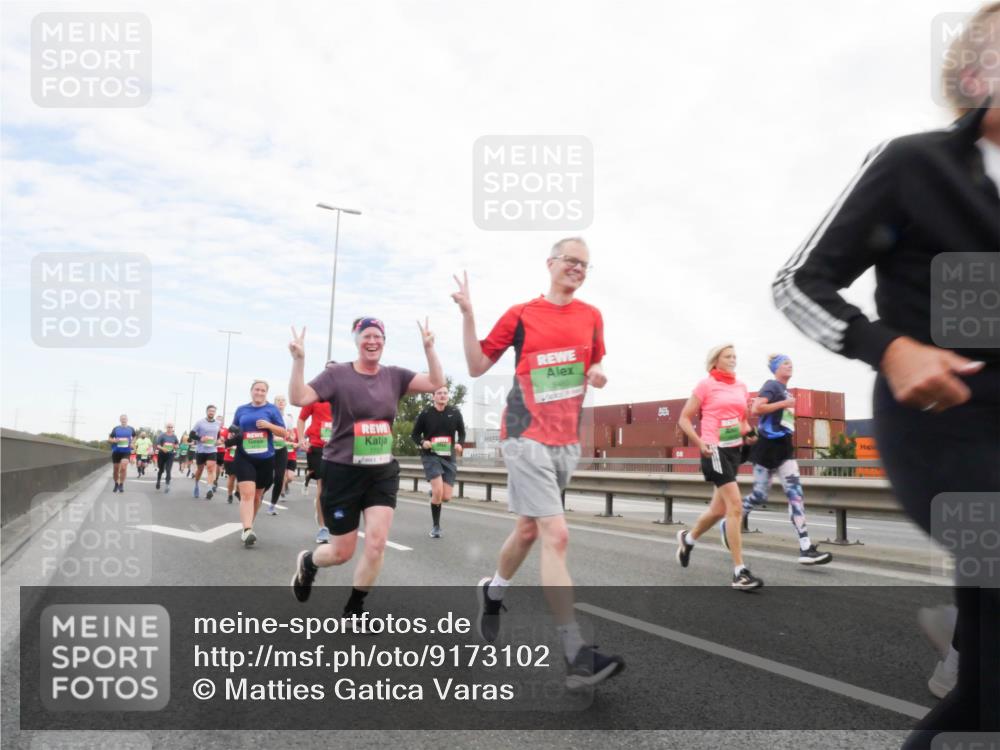 03.10.2025 - Köhlbrandbrückenlauf Matties Gatica Varas http://msf.ph/oto/9173102 03.10.2025 15:23:58 Position 3 8460 meine-sportfotos.de