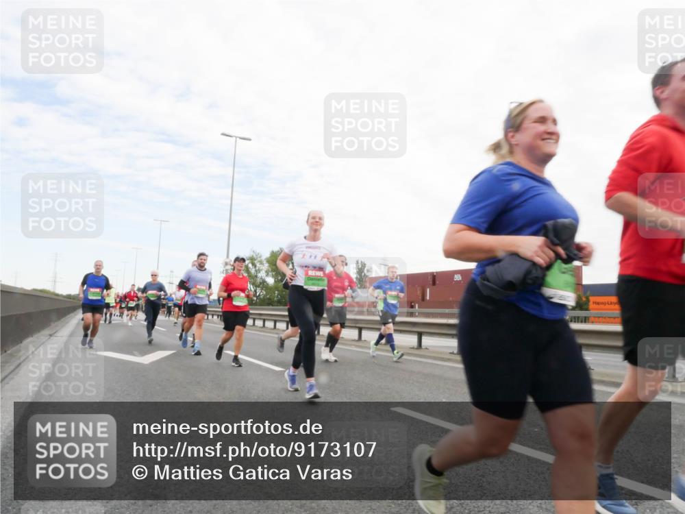 03.10.2025 - Köhlbrandbrückenlauf Matties Gatica Varas http://msf.ph/oto/9173107 03.10.2025 15:24:01 Position 3  meine-sportfotos.de