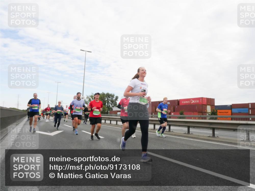 03.10.2025 - Köhlbrandbrückenlauf Matties Gatica Varas http://msf.ph/oto/9173108 03.10.2025 15:24:01 Position 3  meine-sportfotos.de