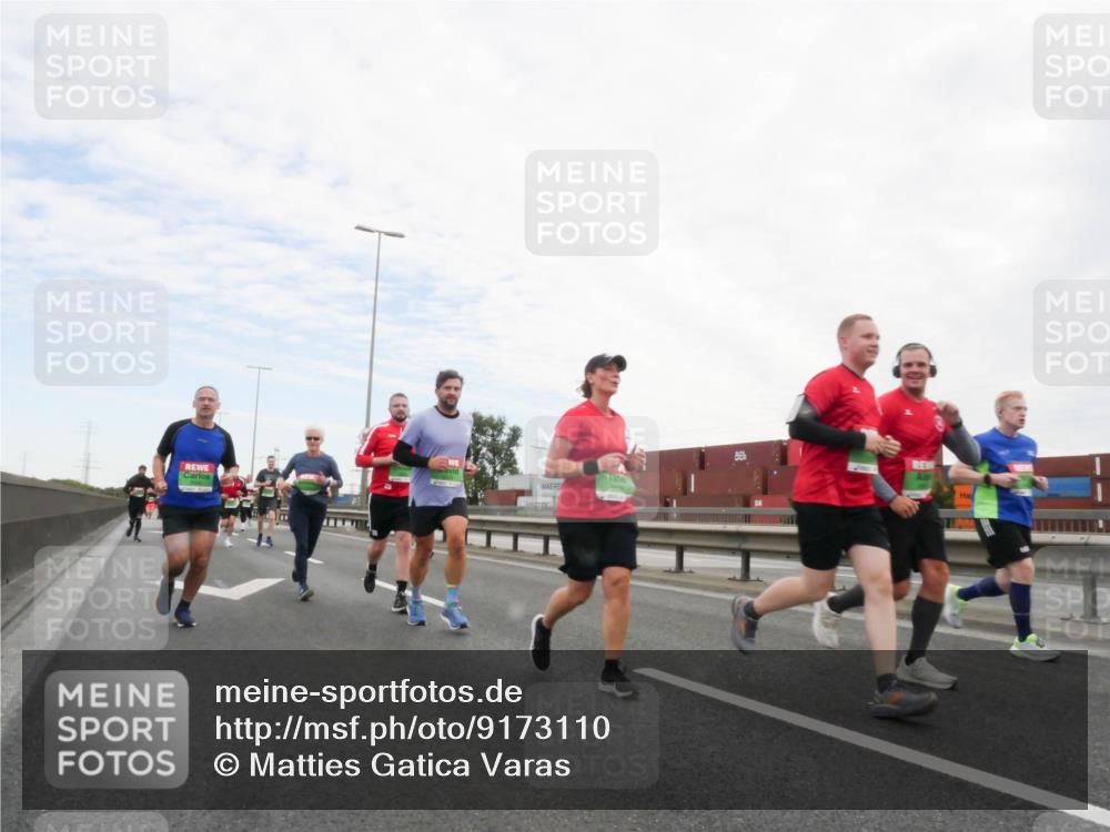 03.10.2025 - Köhlbrandbrückenlauf Matties Gatica Varas http://msf.ph/oto/9173110 03.10.2025 15:24:02 Position 3  meine-sportfotos.de
