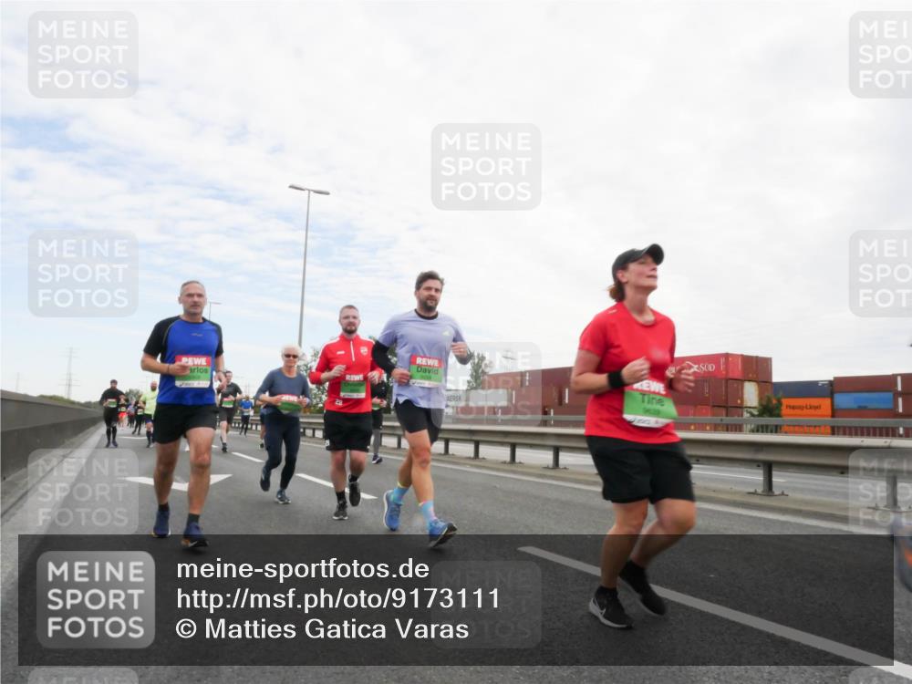 03.10.2025 - Köhlbrandbrückenlauf Matties Gatica Varas http://msf.ph/oto/9173111 03.10.2025 15:24:03 Position 3  meine-sportfotos.de