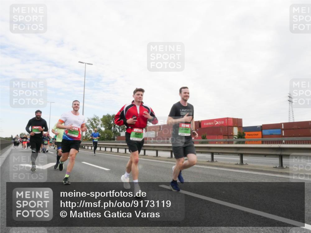 03.10.2025 - Köhlbrandbrückenlauf Matties Gatica Varas http://msf.ph/oto/9173119 03.10.2025 15:24:07 Position 3  meine-sportfotos.de