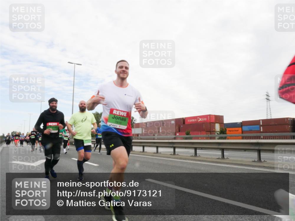 03.10.2025 - Köhlbrandbrückenlauf Matties Gatica Varas http://msf.ph/oto/9173121 03.10.2025 15:24:08 Position 3 7810 meine-sportfotos.de