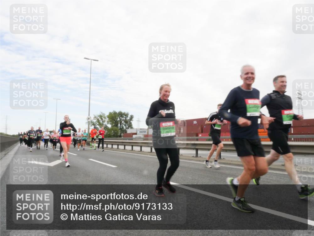 03.10.2025 - Köhlbrandbrückenlauf Matties Gatica Varas http://msf.ph/oto/9173133 03.10.2025 15:24:14 Position 3  meine-sportfotos.de