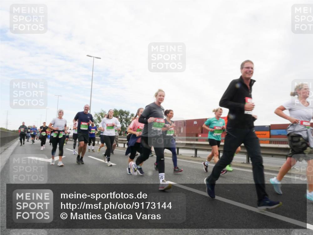 03.10.2025 - Köhlbrandbrückenlauf Matties Gatica Varas http://msf.ph/oto/9173144 03.10.2025 15:24:19 Position 3  meine-sportfotos.de