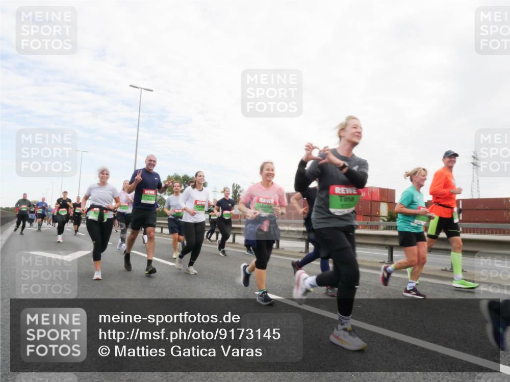 03.10.2025 - Köhlbrandbrückenlauf Matties Gatica Varas http://msf.ph/oto/9173145 03.10.2025 15:24:19 Position 3  meine-sportfotos.de