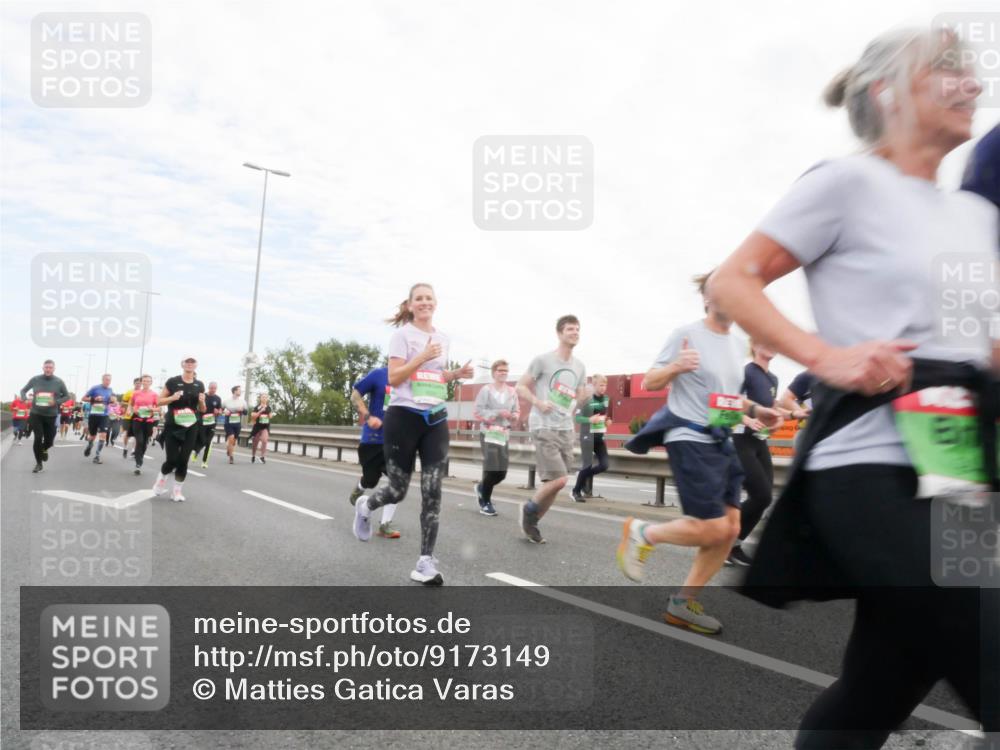 03.10.2025 - Köhlbrandbrückenlauf Matties Gatica Varas http://msf.ph/oto/9173149 03.10.2025 15:24:21 Position 3  meine-sportfotos.de