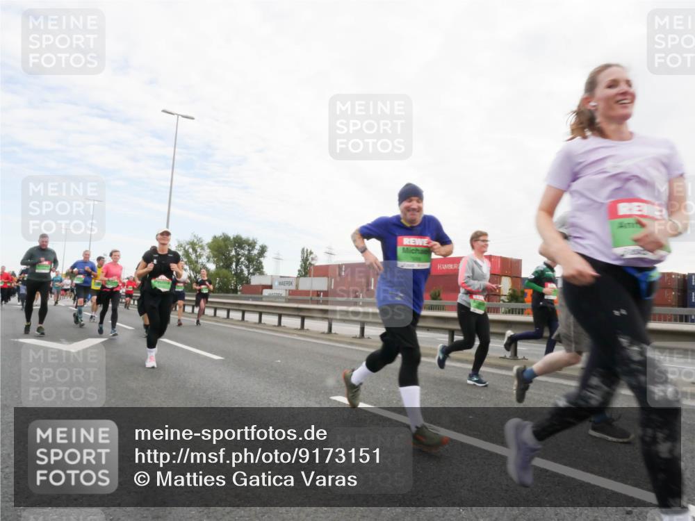 03.10.2025 - Köhlbrandbrückenlauf Matties Gatica Varas http://msf.ph/oto/9173151 03.10.2025 15:24:22 Position 3  meine-sportfotos.de