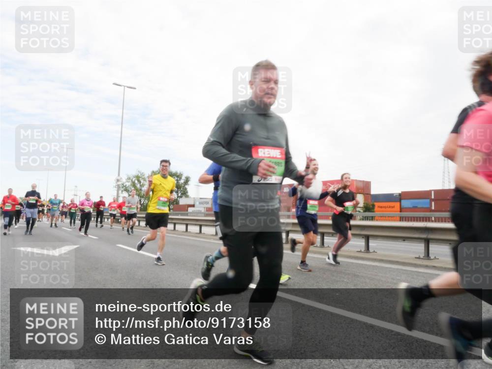 03.10.2025 - Köhlbrandbrückenlauf Matties Gatica Varas http://msf.ph/oto/9173158 03.10.2025 15:24:26 Position 3  meine-sportfotos.de