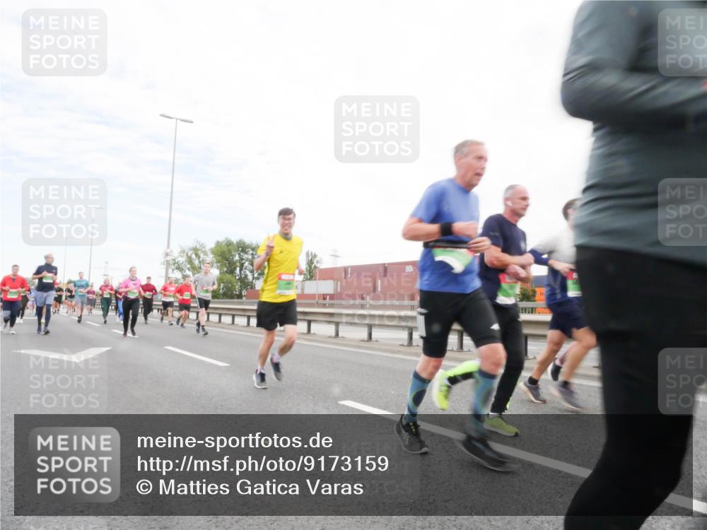 03.10.2025 - Köhlbrandbrückenlauf Matties Gatica Varas http://msf.ph/oto/9173159 03.10.2025 15:24:26 Position 3  meine-sportfotos.de