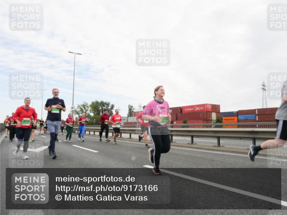 03.10.2025 - Köhlbrandbrückenlauf Matties Gatica Varas http://msf.ph/oto/9173166 03.10.2025 15:24:30 Position 3  meine-sportfotos.de
