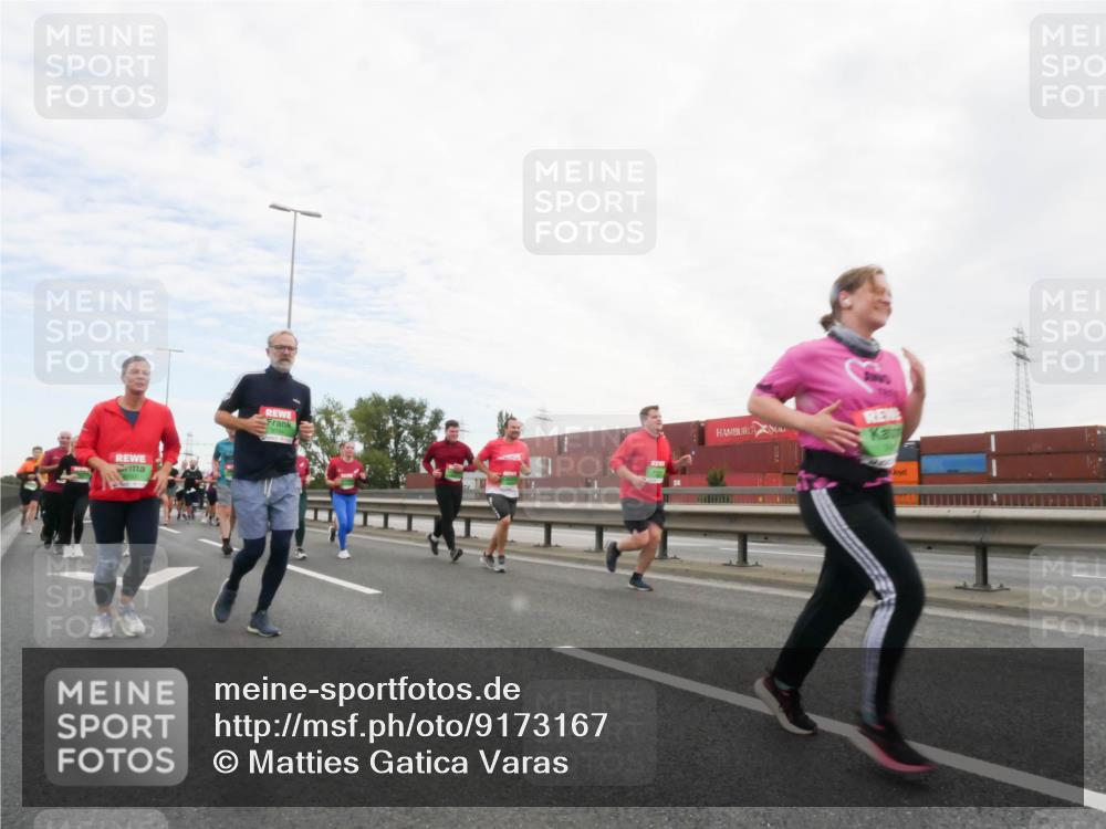 03.10.2025 - Köhlbrandbrückenlauf Matties Gatica Varas http://msf.ph/oto/9173167 03.10.2025 15:24:30 Position 3  meine-sportfotos.de