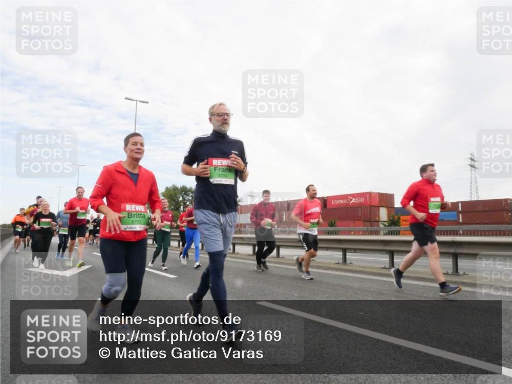 03.10.2025 - Köhlbrandbrückenlauf Matties Gatica Varas http://msf.ph/oto/9173169 03.10.2025 15:24:31 Position 3 8793, 8794 meine-sportfotos.de