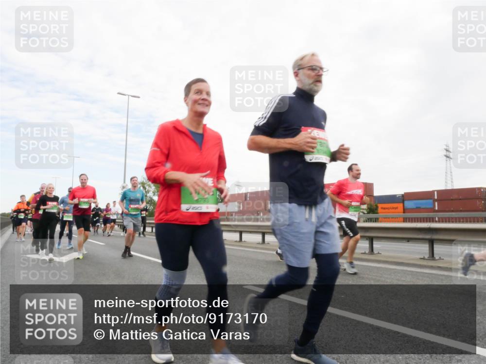 03.10.2025 - Köhlbrandbrückenlauf Matties Gatica Varas http://msf.ph/oto/9173170 03.10.2025 15:24:32 Position 3  meine-sportfotos.de