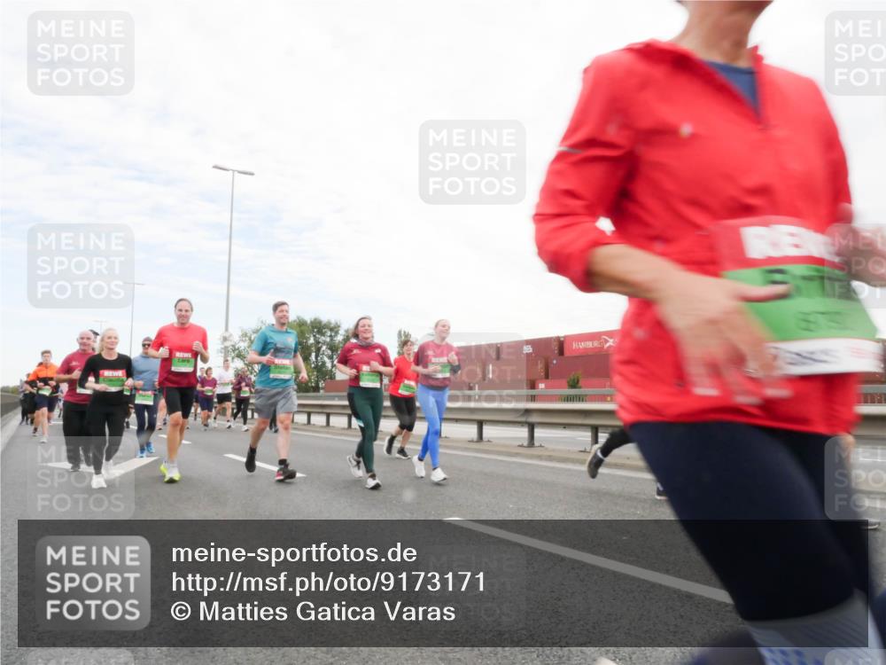 03.10.2025 - Köhlbrandbrückenlauf Matties Gatica Varas http://msf.ph/oto/9173171 03.10.2025 15:24:32 Position 3  meine-sportfotos.de
