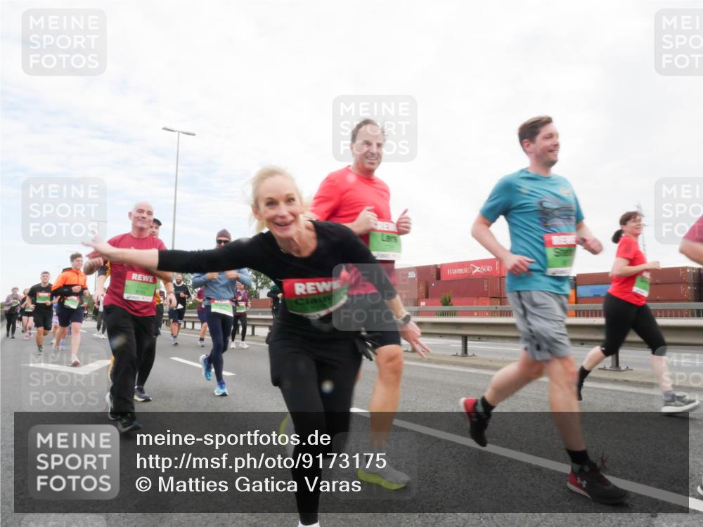 03.10.2025 - Köhlbrandbrückenlauf Matties Gatica Varas http://msf.ph/oto/9173175 03.10.2025 15:24:34 Position 3  meine-sportfotos.de