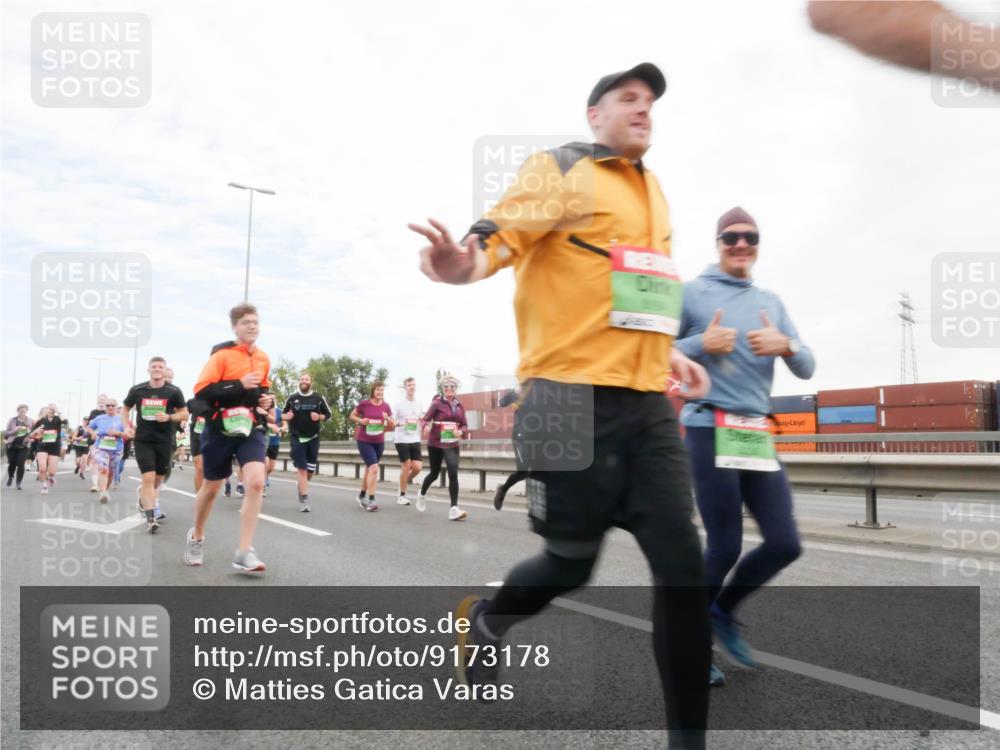 03.10.2025 - Köhlbrandbrückenlauf Matties Gatica Varas http://msf.ph/oto/9173178 03.10.2025 15:24:36 Position 3  meine-sportfotos.de