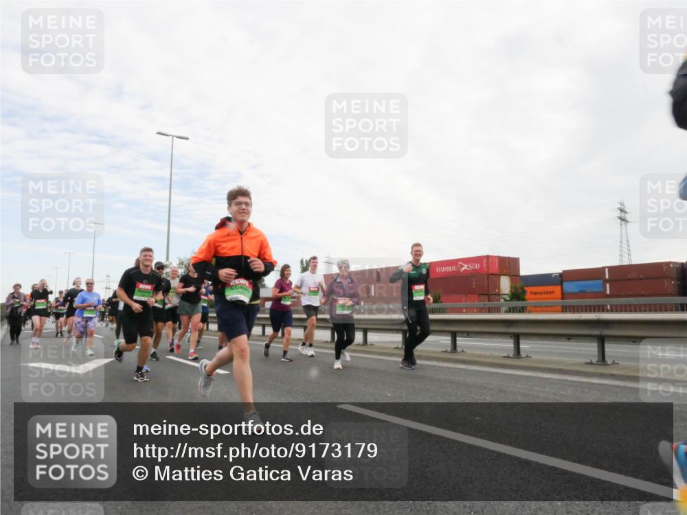 03.10.2025 - Köhlbrandbrückenlauf Matties Gatica Varas http://msf.ph/oto/9173179 03.10.2025 15:24:36 Position 3  meine-sportfotos.de