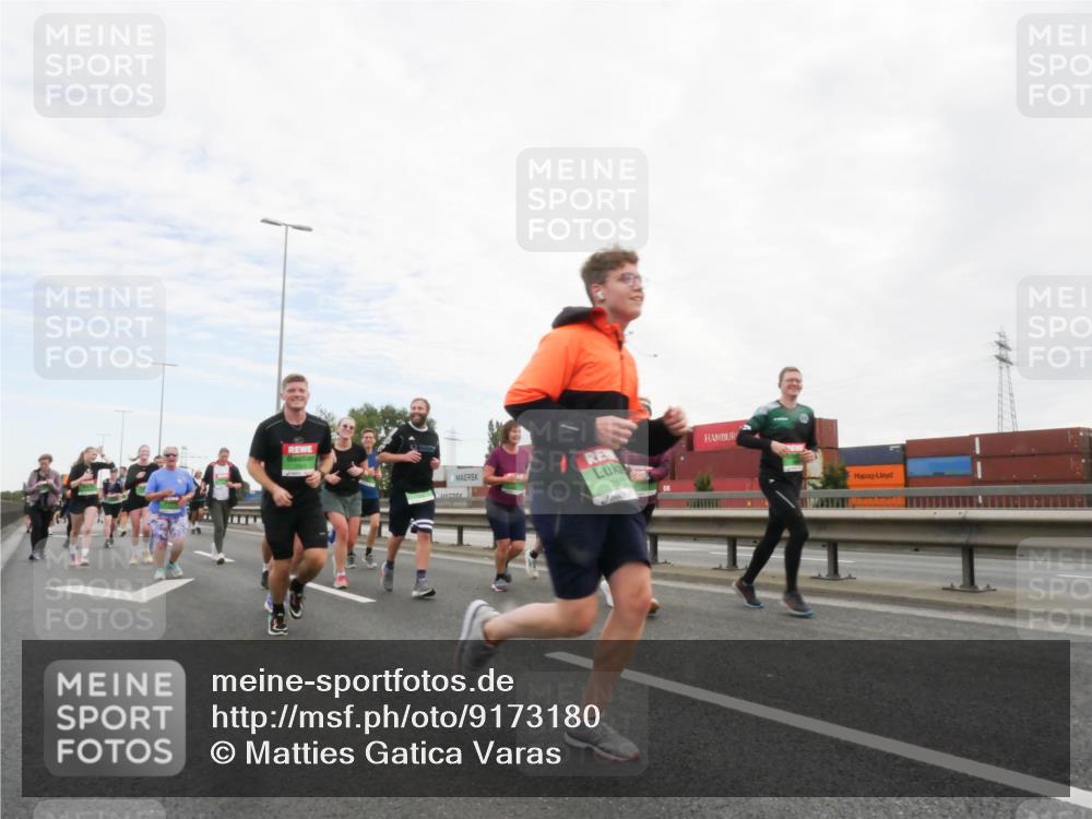 03.10.2025 - Köhlbrandbrückenlauf Matties Gatica Varas http://msf.ph/oto/9173180 03.10.2025 15:24:36 Position 3 7636 meine-sportfotos.de