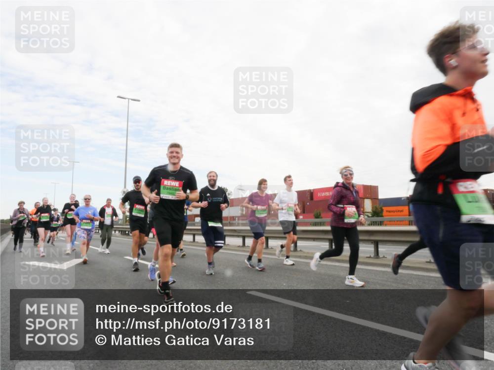 03.10.2025 - Köhlbrandbrückenlauf Matties Gatica Varas http://msf.ph/oto/9173181 03.10.2025 15:24:37 Position 3  meine-sportfotos.de