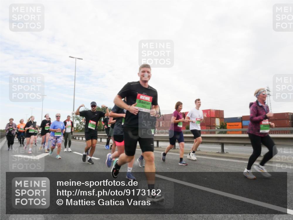 03.10.2025 - Köhlbrandbrückenlauf Matties Gatica Varas http://msf.ph/oto/9173182 03.10.2025 15:24:37 Position 3 7945 meine-sportfotos.de