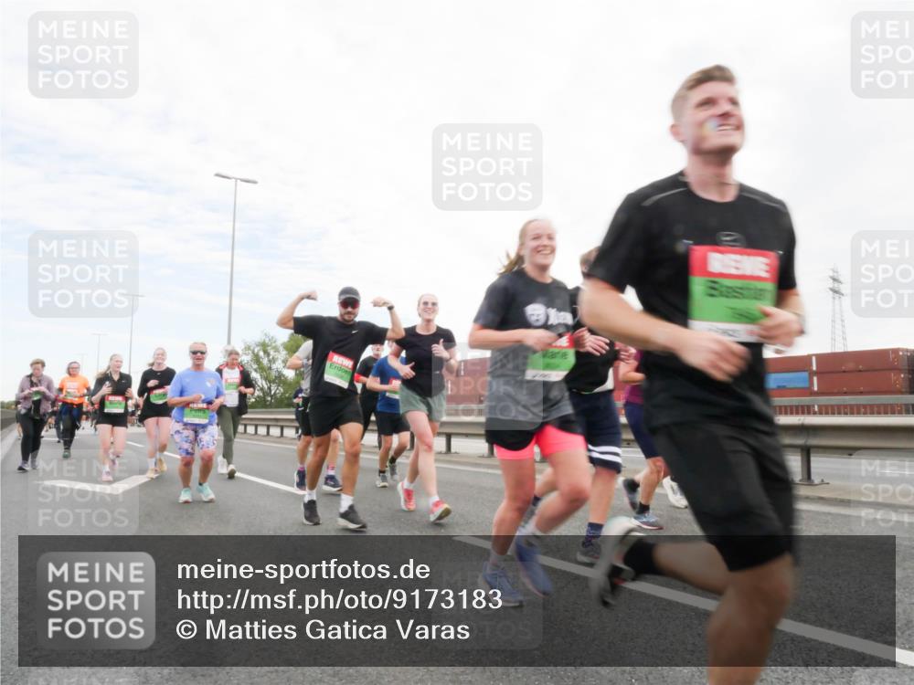 03.10.2025 - Köhlbrandbrückenlauf Matties Gatica Varas http://msf.ph/oto/9173183 03.10.2025 15:24:38 Position 3  meine-sportfotos.de