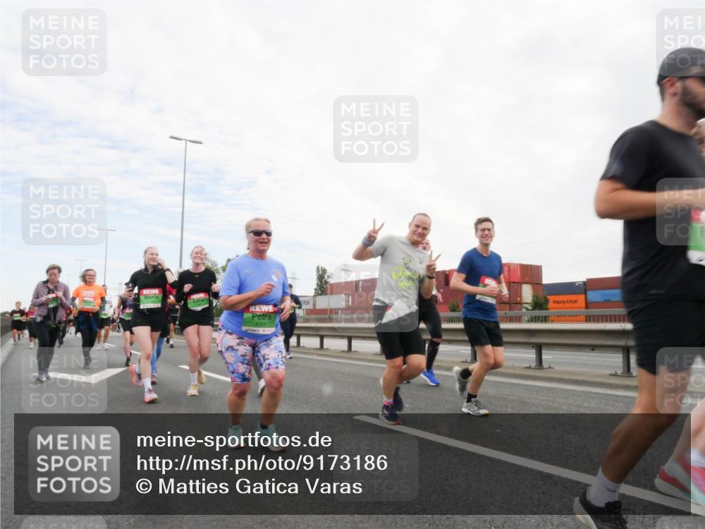 03.10.2025 - Köhlbrandbrückenlauf Matties Gatica Varas http://msf.ph/oto/9173186 03.10.2025 15:24:39 Position 3  meine-sportfotos.de
