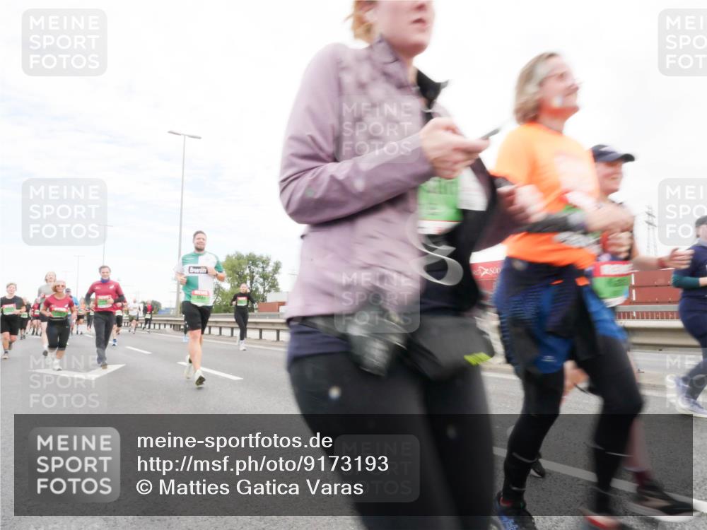 03.10.2025 - Köhlbrandbrückenlauf Matties Gatica Varas http://msf.ph/oto/9173193 03.10.2025 15:24:43 Position 3  meine-sportfotos.de