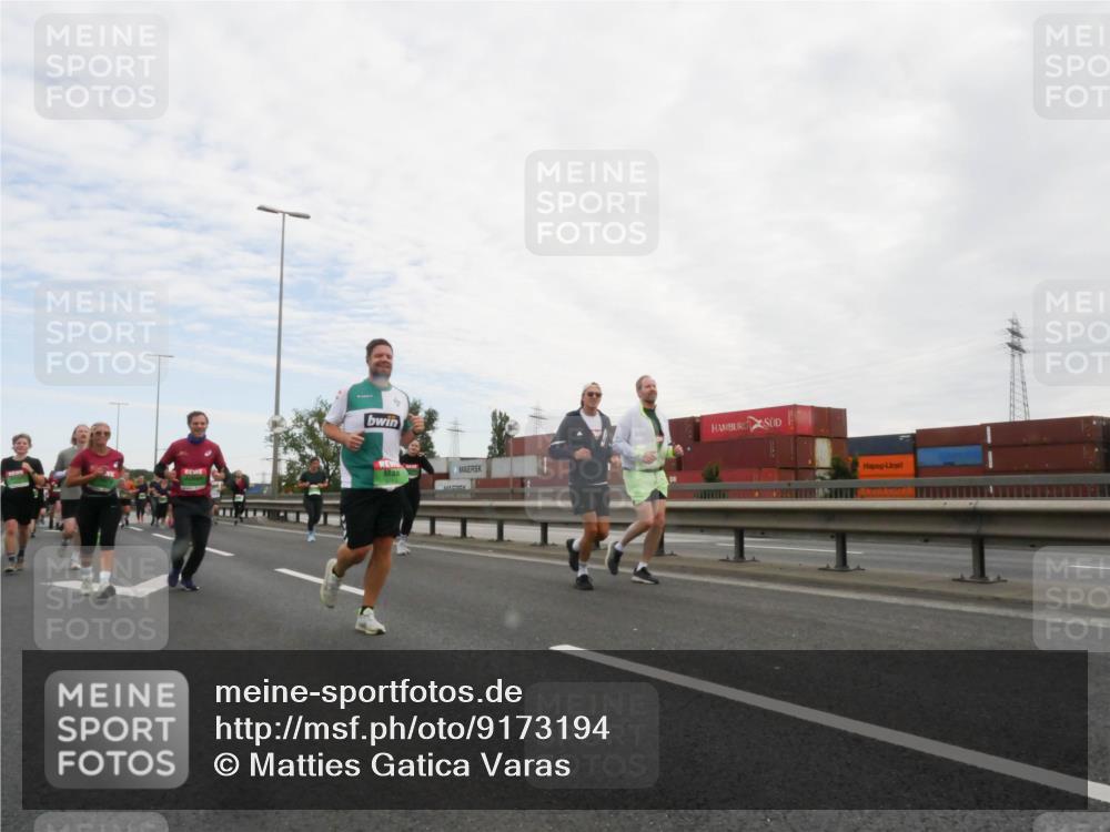 03.10.2025 - Köhlbrandbrückenlauf Matties Gatica Varas http://msf.ph/oto/9173194 03.10.2025 15:24:43 Position 3  meine-sportfotos.de