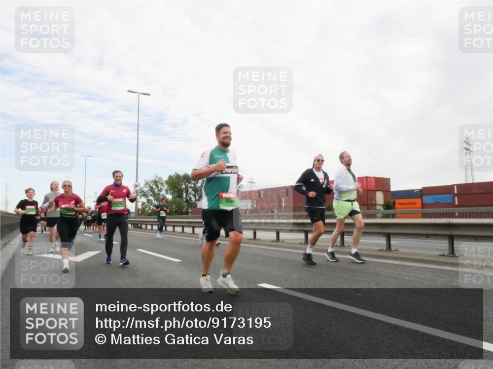 03.10.2025 - Köhlbrandbrückenlauf Matties Gatica Varas http://msf.ph/oto/9173195 03.10.2025 15:24:44 Position 3  meine-sportfotos.de