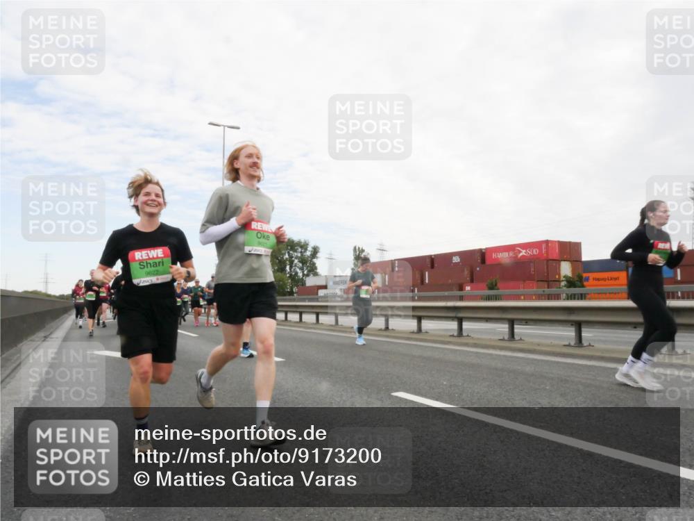 03.10.2025 - Köhlbrandbrückenlauf Matties Gatica Varas http://msf.ph/oto/9173200 03.10.2025 15:24:46 Position 3 9622 meine-sportfotos.de