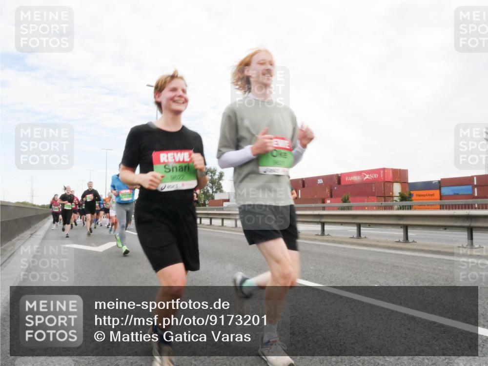 03.10.2025 - Köhlbrandbrückenlauf Matties Gatica Varas http://msf.ph/oto/9173201 03.10.2025 15:24:47 Position 3 9822 meine-sportfotos.de