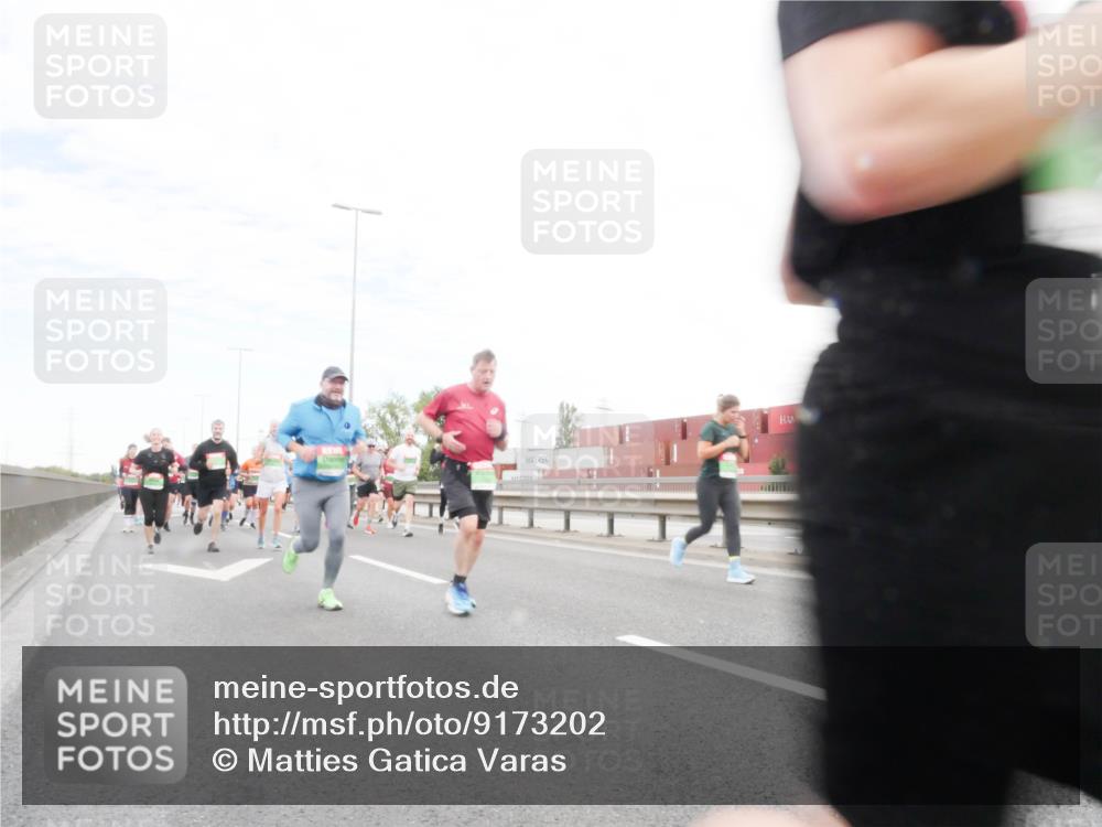 03.10.2025 - Köhlbrandbrückenlauf Matties Gatica Varas http://msf.ph/oto/9173202 03.10.2025 15:24:47 Position 3  meine-sportfotos.de