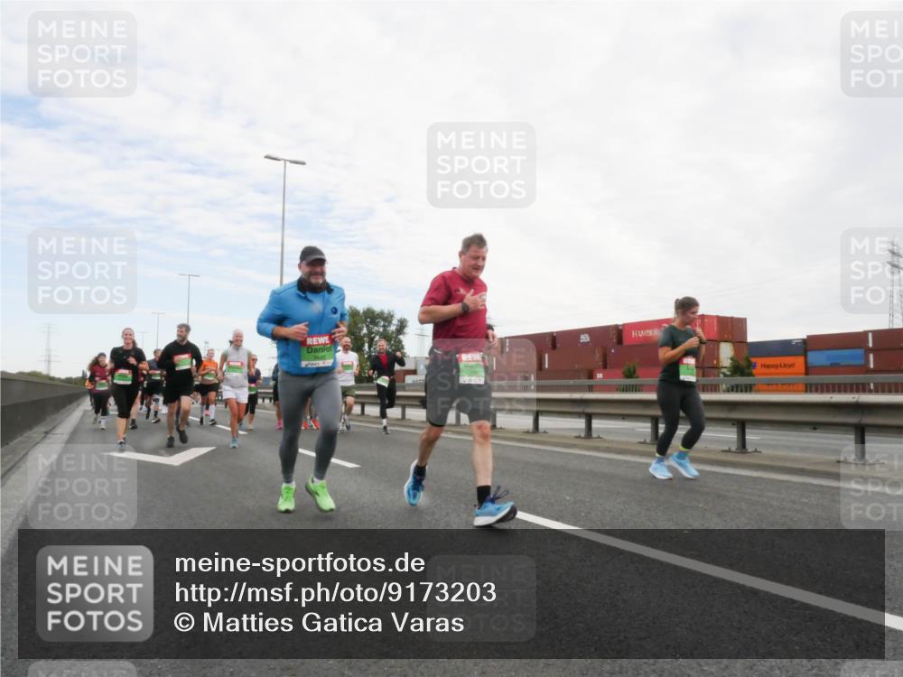 03.10.2025 - Köhlbrandbrückenlauf Matties Gatica Varas http://msf.ph/oto/9173203 03.10.2025 15:24:48 Position 3  meine-sportfotos.de