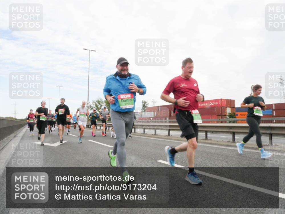 03.10.2025 - Köhlbrandbrückenlauf Matties Gatica Varas http://msf.ph/oto/9173204 03.10.2025 15:24:48 Position 3 9449 meine-sportfotos.de