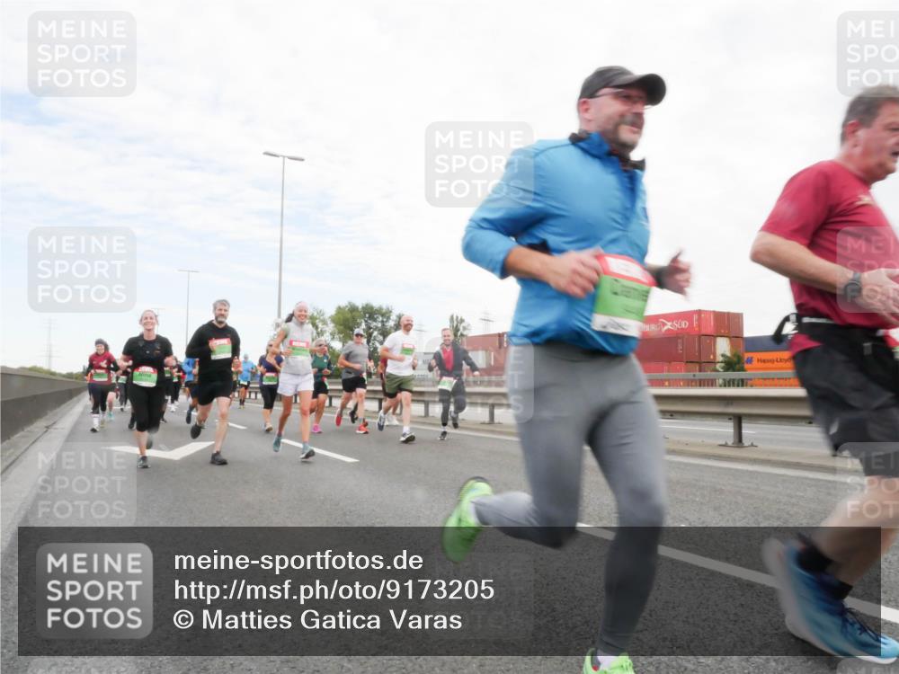 03.10.2025 - Köhlbrandbrückenlauf Matties Gatica Varas http://msf.ph/oto/9173205 03.10.2025 15:24:49 Position 3  meine-sportfotos.de