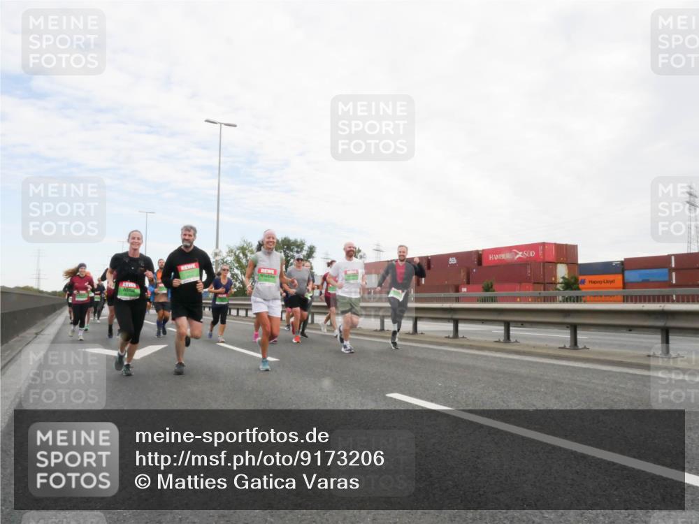 03.10.2025 - Köhlbrandbrückenlauf Matties Gatica Varas http://msf.ph/oto/9173206 03.10.2025 15:24:49 Position 3  meine-sportfotos.de