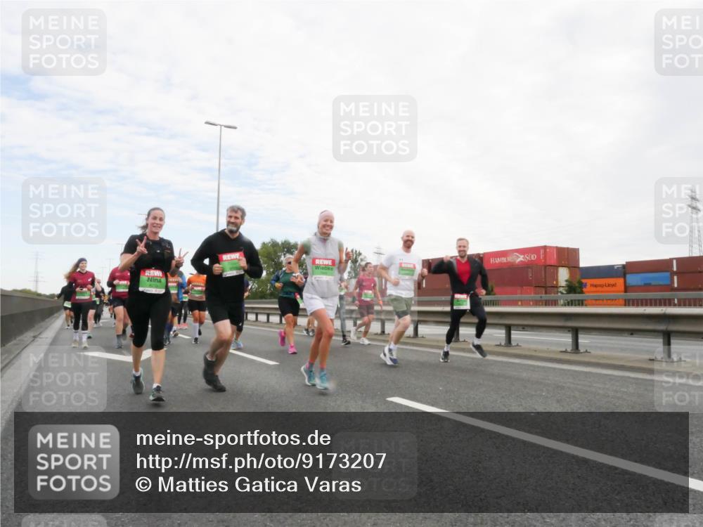 03.10.2025 - Köhlbrandbrückenlauf Matties Gatica Varas http://msf.ph/oto/9173207 03.10.2025 15:24:50 Position 3 10 meine-sportfotos.de