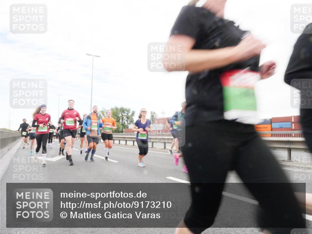 03.10.2025 - Köhlbrandbrückenlauf Matties Gatica Varas http://msf.ph/oto/9173210 03.10.2025 15:24:51 Position 3  meine-sportfotos.de
