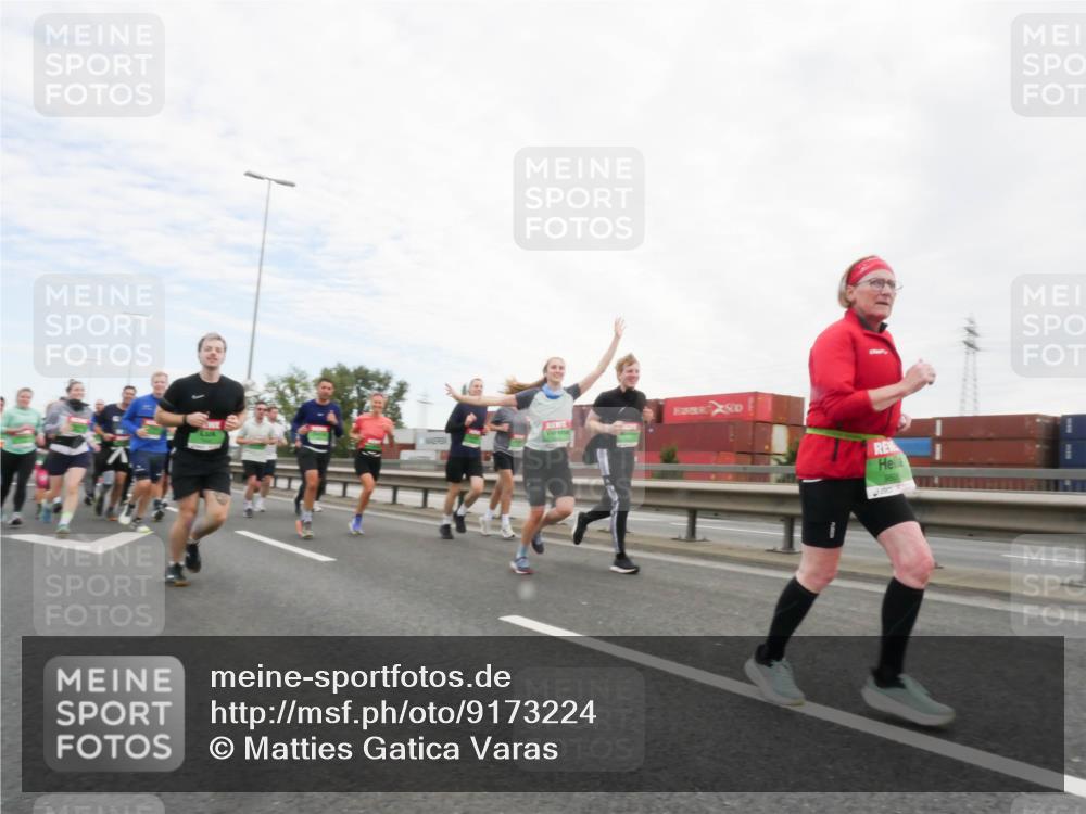 03.10.2025 - Köhlbrandbrückenlauf Matties Gatica Varas http://msf.ph/oto/9173224 03.10.2025 15:24:58 Position 3  meine-sportfotos.de