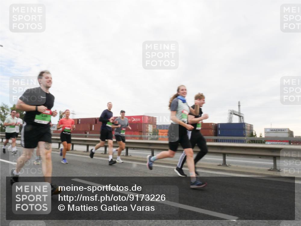 03.10.2025 - Köhlbrandbrückenlauf Matties Gatica Varas http://msf.ph/oto/9173226 03.10.2025 15:24:59 Position 3 7117 meine-sportfotos.de