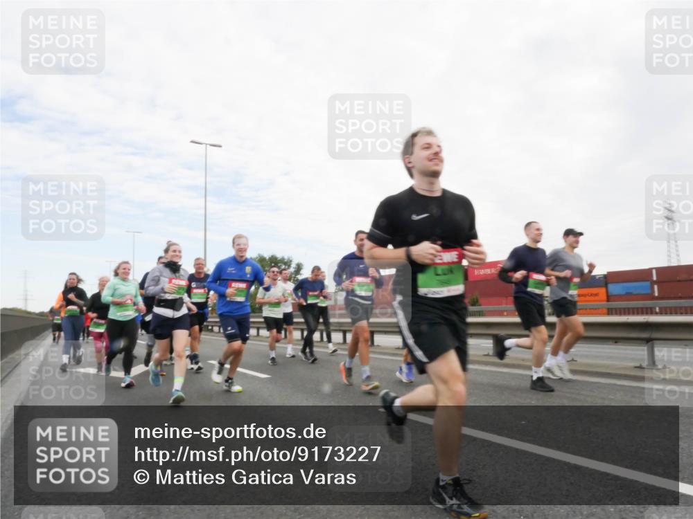 03.10.2025 - Köhlbrandbrückenlauf Matties Gatica Varas http://msf.ph/oto/9173227 03.10.2025 15:24:59 Position 3  meine-sportfotos.de